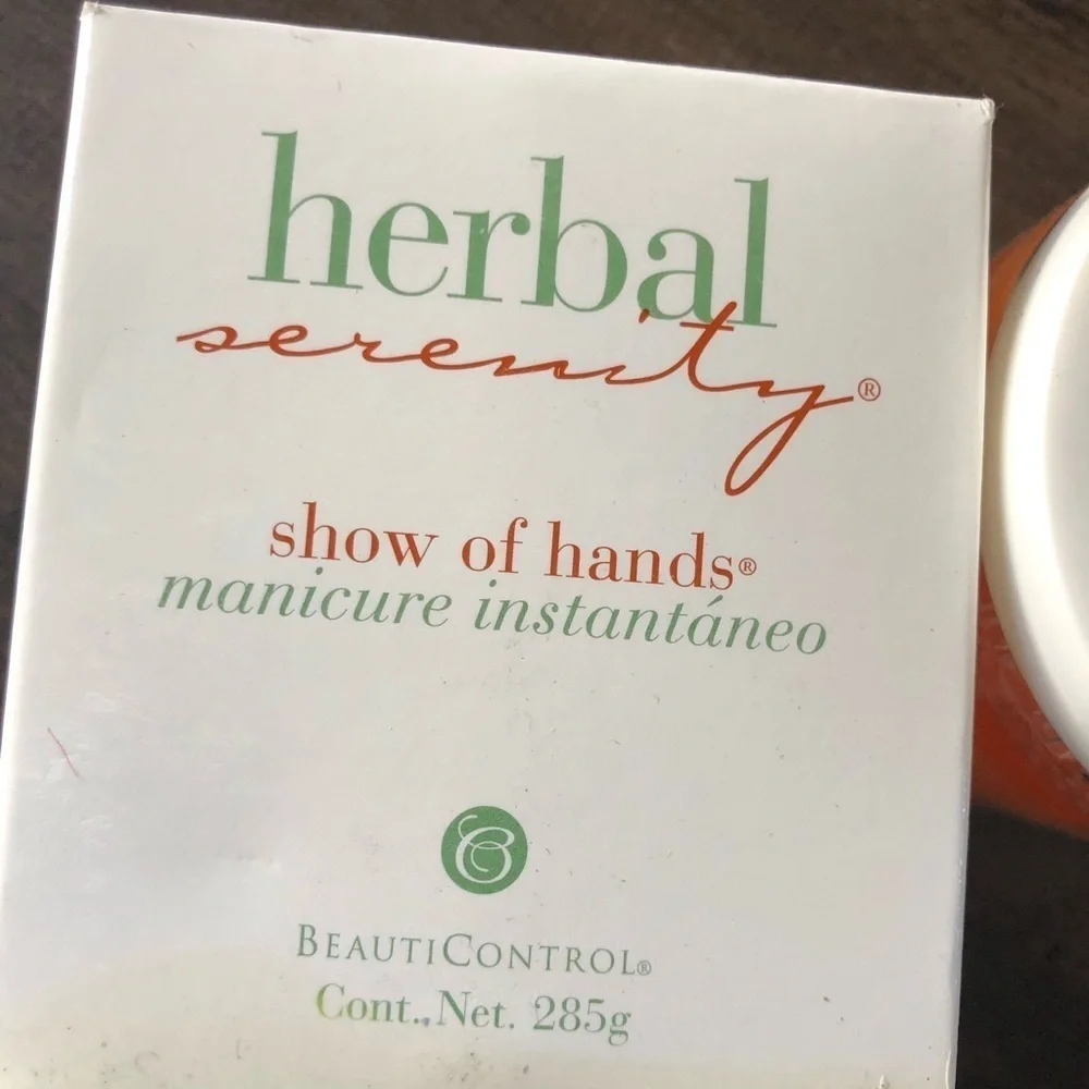 Beauticontrol Instant Manicure Exfoliating scrub New!